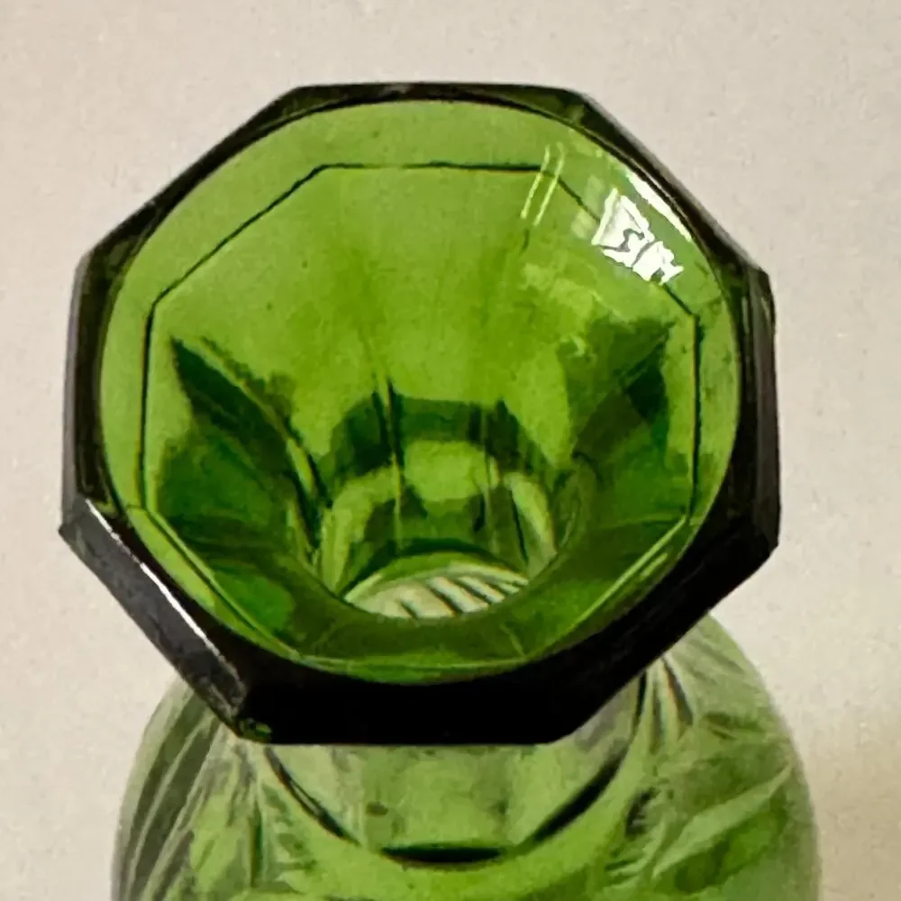 Emerald Green Starburst Pattern Antique Glass Bud Wildflower Vase 7